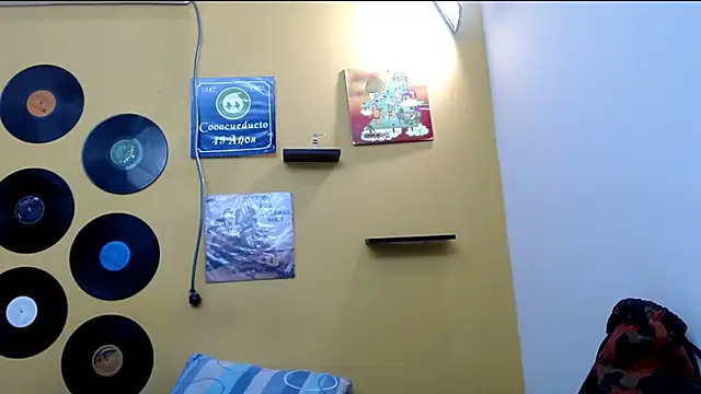 Snapshot of skinnyverus18 chatting on 13, 5, 2026 skinnyverus18 online show from 13, 5, 2026