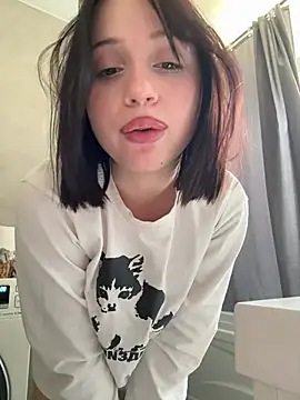 YourLittleDevil online show from 27, 6, 2026