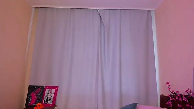 Chloeee4200 online show from 17, 6, 2026
