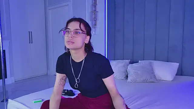 VioletAsh online show from 15, 6, 2026