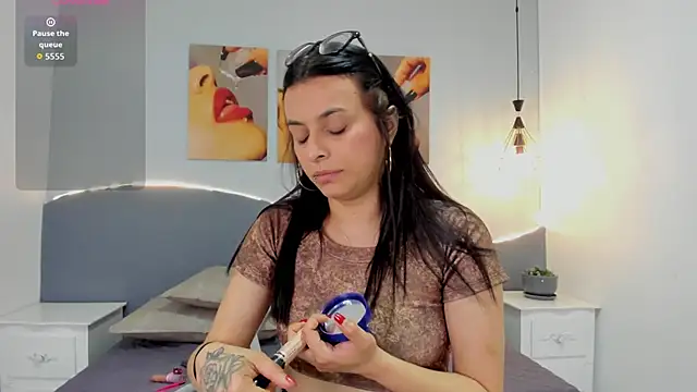 Sara mora  online show from 17, 6, 2026