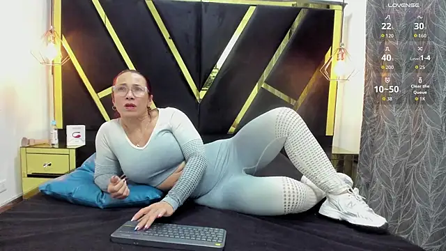 agatha fit online show from 16, 6, 2026
