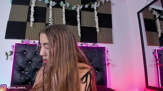  leda swan  online show from 4, 6, 2026