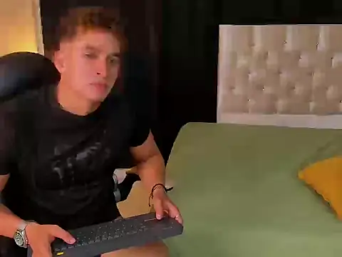 Snapshot of paull_george chatting on 28, 3, 2026 paull george online show from 28, 3, 2026