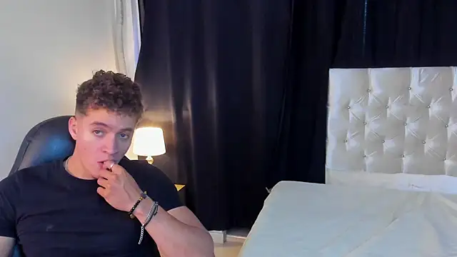 Snapshot of paull_george chatting on 31, 3, 2026 paull george online show from 31, 3, 2026