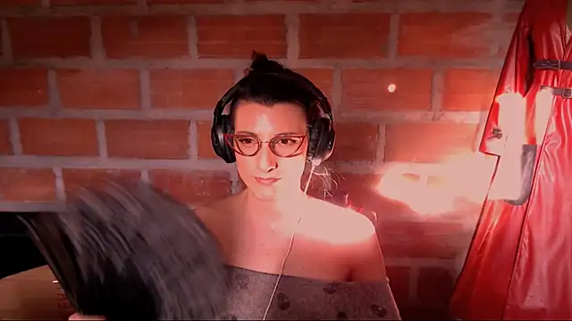 Moira-Hot online show from 7, 7, 2026
