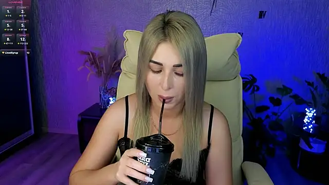 NikkiiStill online show from 18, 6, 2026