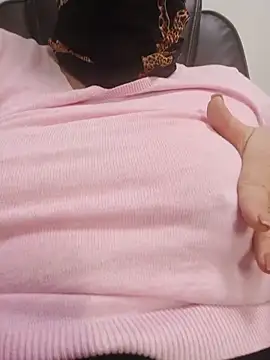 EllaLove2277 online show from 17, 6, 2026