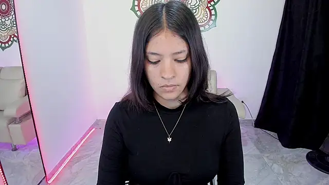Candy fox 19 online show from 23, 6, 2026