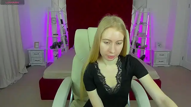 Snapshot of Alina_Blonde chatting on 9, 5, 2026 Alina Blonde online show from 9, 5, 2026