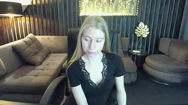 Snapshot of Alina_Blonde chatting on 11, 5, 2026 Alina Blonde online show from 11, 5, 2026