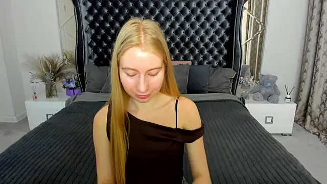 Snapshot of Alina_Blonde chatting on 28, 5, 2026 Alina Blonde online show from 28, 5, 2026