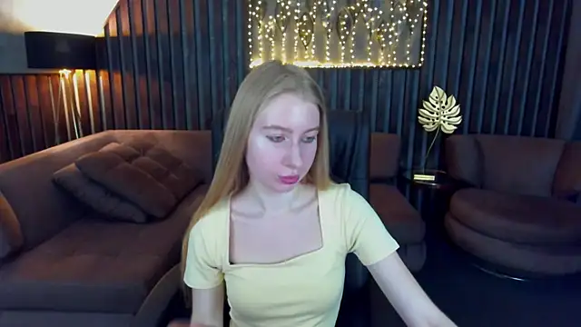 Snapshot of Alina_Blonde chatting on 11, 6, 2026 Alina Blonde online show from 11, 6, 2026