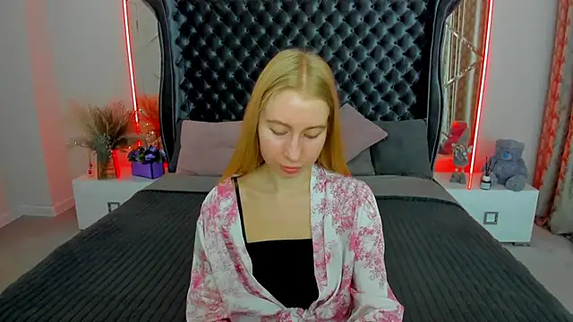 Snapshot of Alina_Blonde chatting on 13, 6, 2026 Alina Blonde online show from 13, 6, 2026