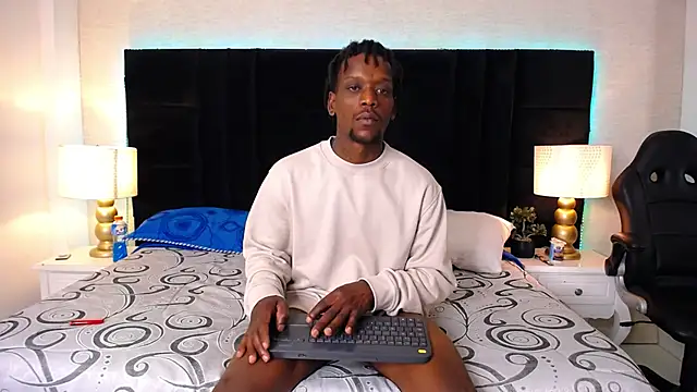 Snapshot of SkylerBigxxx chatting on 7, 5, 2026 SkylerBigxxx online show from 7, 5, 2026