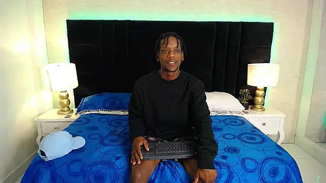 Snapshot of SkylerBigxxx chatting on 19, 5, 2026 SkylerBigxxx online show from 19, 5, 2026