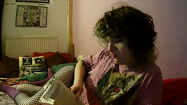 Snapshot of Nydia_Levine chatting on 8, 10, 2025 Nydia Levine online show from 8, 10, 2025