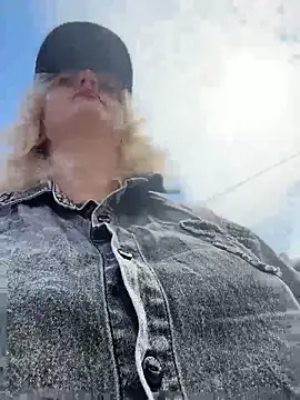 RonnieKiss online show from 11, 6, 2026