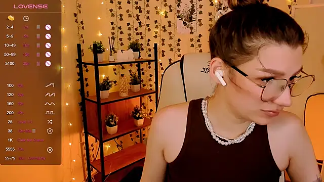 LinaBlossom  online show from 23, 6, 2026