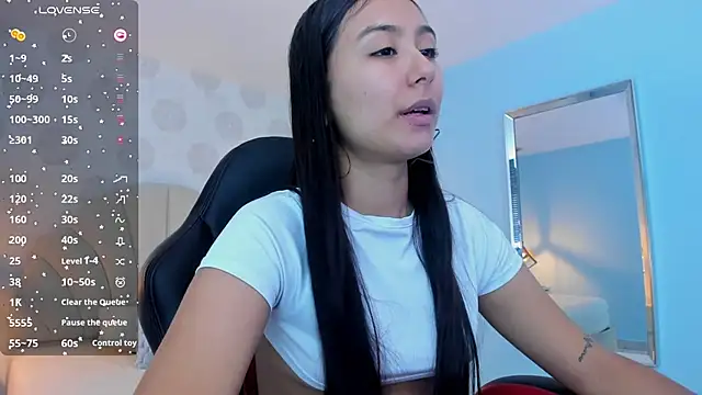 ALAHIACRUZ1 online show from 13, 6, 2026