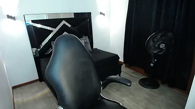MarianaRojas  online show from 15, 6, 2026