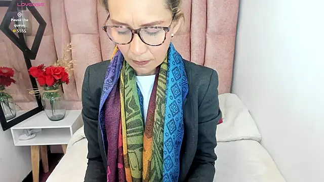 Issa Milf   online show from 23, 6, 2026