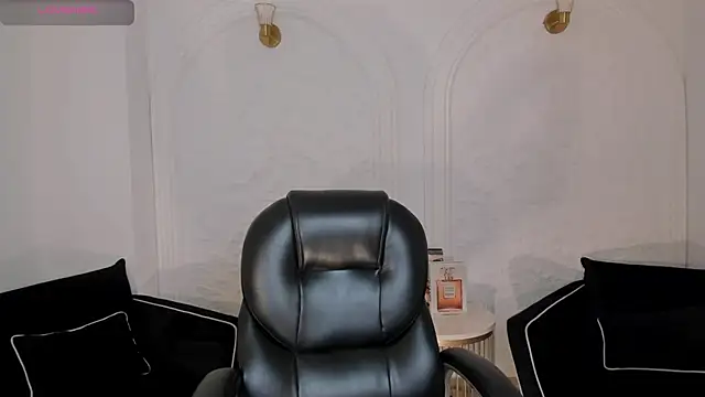 NatalieLewis online show from 19, 6, 2026