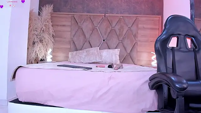 ScarletEvanss  online show from 4, 6, 2026