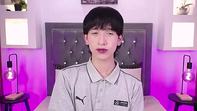 Emo Boy  online show from 19, 6, 2026