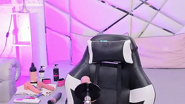 GabbiePrice online show from 14, 6, 2026