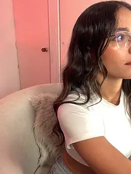 Snapshot of elegant__rouse chatting on 17, 6, 2026 elegant rouse online show from 17, 6, 2026