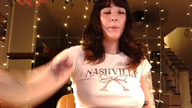 Trickylucy555 online show from 16, 6, 2026
