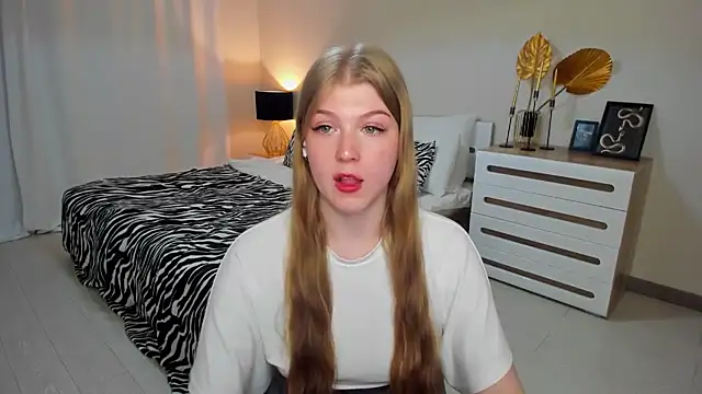 Snapshot of Stella_Light chatting on 3, 6, 2026 Stella Light online show from 3, 6, 2026