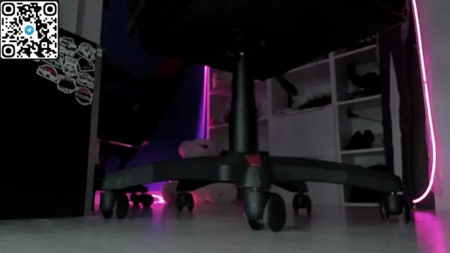 Holy Mistress S online show from 20, 6, 2026