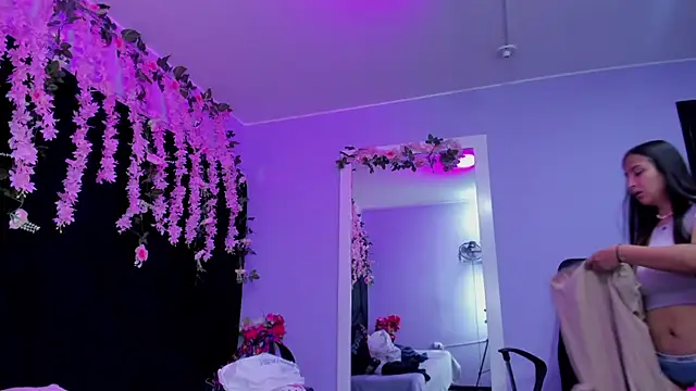Gabyy Cooper  online show from 4, 6, 2026