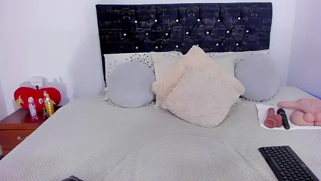 RubyLuxeX online show from 15, 6, 2026