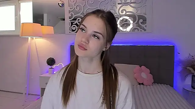 LuisaClover online show from 25, 6, 2026