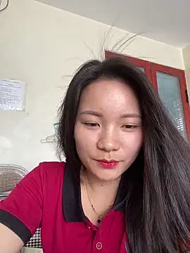 Bee Yellow00 online show from 12, 6, 2026