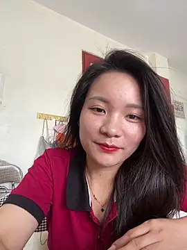 Bee Yellow00 online show from 18, 6, 2026