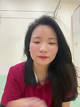 Bee Yellow00 online show from 19, 6, 2026