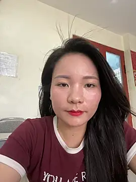 Bee Yellow00 online show from 20, 6, 2026