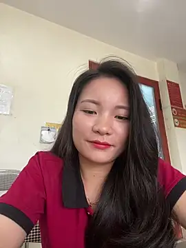 Bee Yellow00 online show from 22, 6, 2026