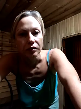 Snapshot of Elle_Milfa chatting on 9, 6, 2026 Elle Milfa online show from 9, 6, 2026