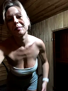 Snapshot of Elle_Milfa chatting on 14, 6, 2026 Elle Milfa online show from 14, 6, 2026