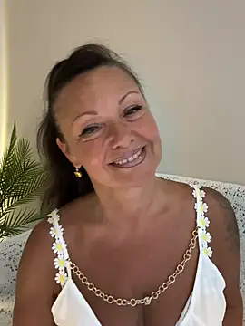 HotLdyllic online show from 25, 6, 2026