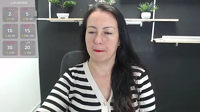 Lauryn Jones online show from 11, 6, 2026