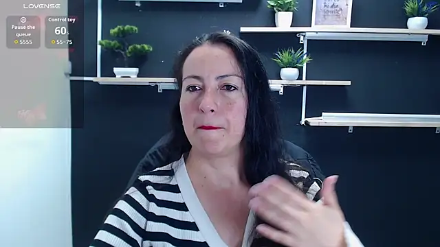 Lauryn Jones online show from 20, 6, 2026