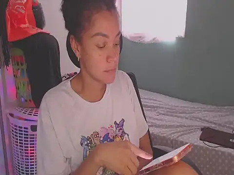 shayna cute online show from 18, 6, 2026