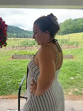 thickfarmtwat online show from 9, 6, 2026