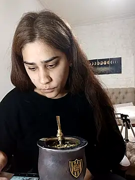nahiarabiel33 online show from 4, 6, 2026